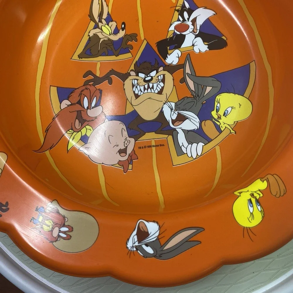 Looney Tunes Plastic Popcorn Halloween‎ Trick or Treat Candy Bowl 1996 Taz, Bugs